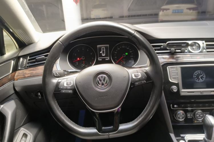 Used Volkswagen Magotan 2017 380TSI DSG Luxury Model Steering Wheel