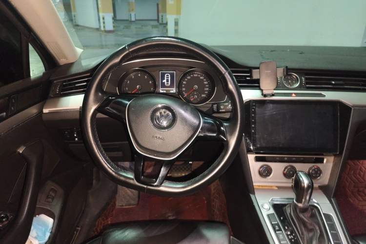 Used Volkswagen Magotan 2017 280TSI DSG Comfort Model Steering Wheel