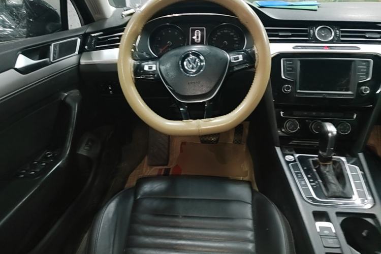Used Volkswagen Magotan 2017 330TSI DSG Luxury Model Steering Wheel