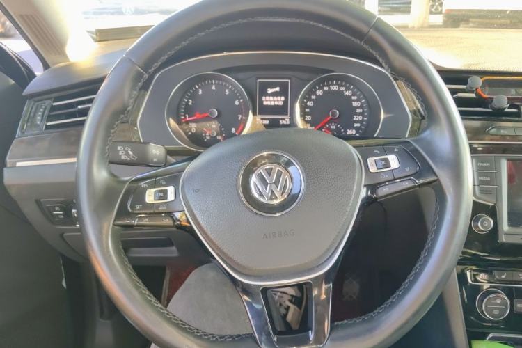 Used Volkswagen Magotan 2017 330TSI DSG Luxury Model Steering Wheel