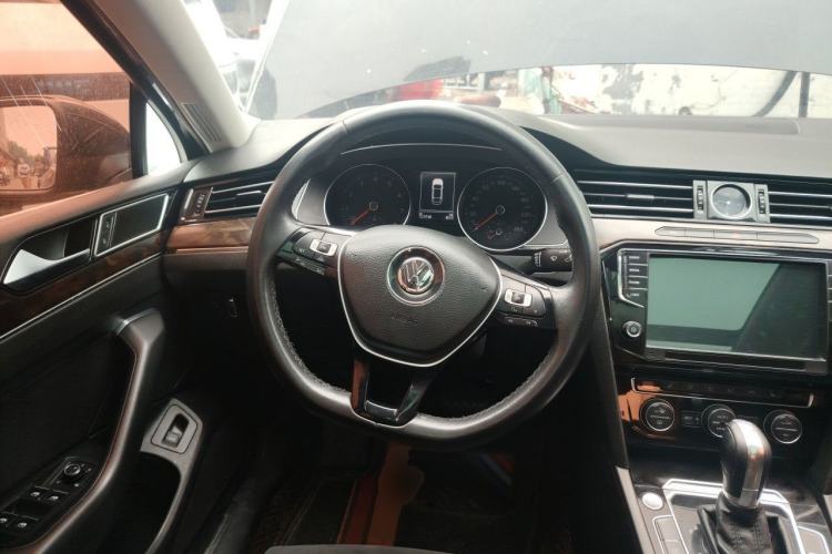 Used Volkswagen Magotan 2017 380TSI DSG Luxury Model Steering Wheel