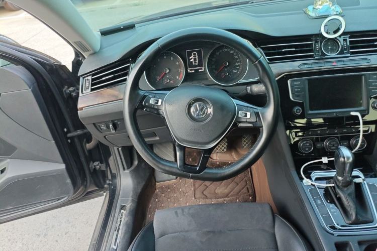 Used Volkswagen Magotan 2017 330TSI DSG Luxury Model Steering Wheel