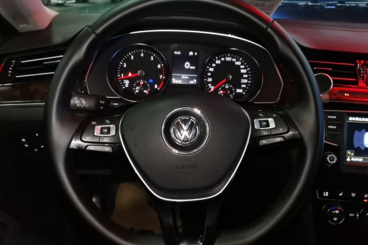 Used Volkswagen Magotan 2017 330TSI DSG Luxury Model Steering Wheel