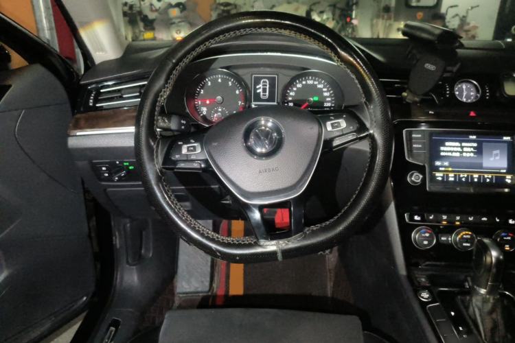 Used Volkswagen Magotan 2017 330TSI DSG Luxury Model Steering Wheel