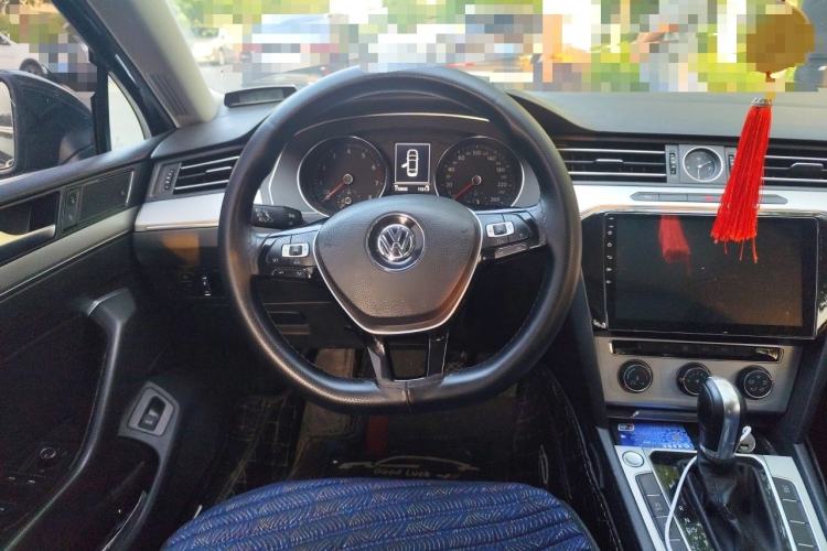 Used Volkswagen Magotan 2017 280TSI DSG Comfort Model Steering Wheel