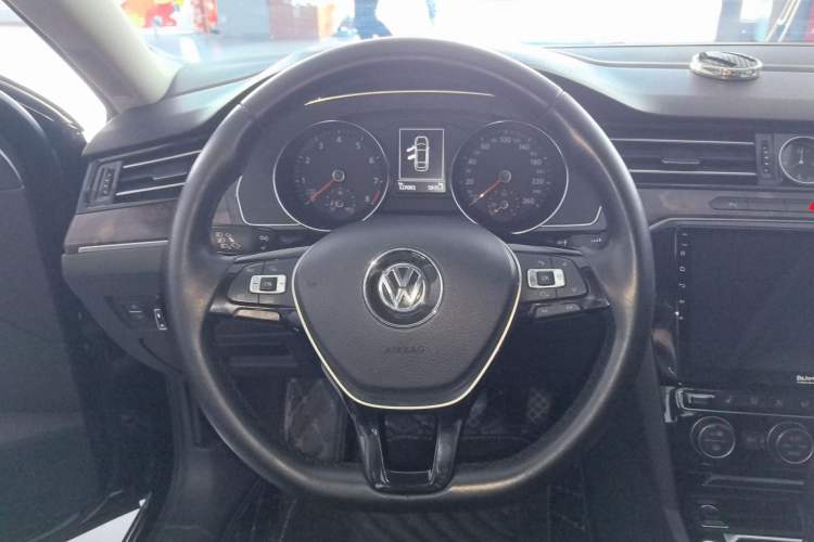 Used Volkswagen Magotan 2017 330TSI DSG Luxury Model Steering Wheel