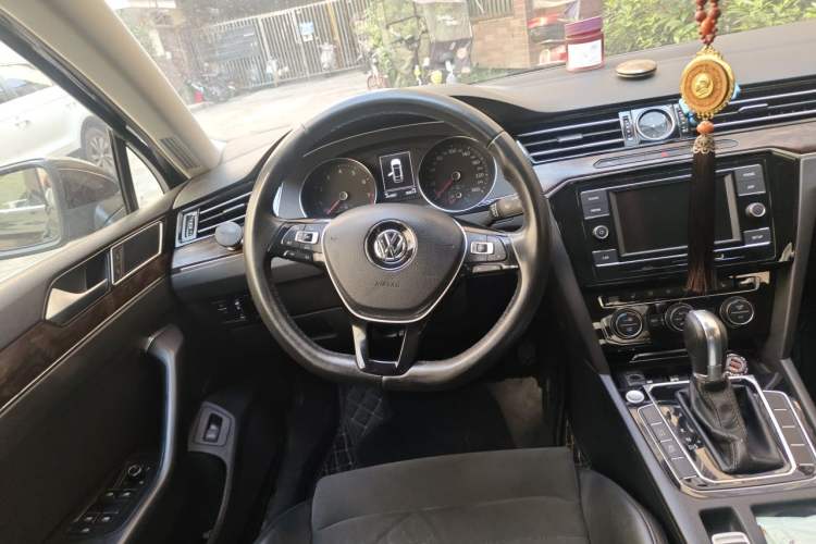 Used Volkswagen Magotan 2017 380TSI DSG Luxury Model Steering Wheel