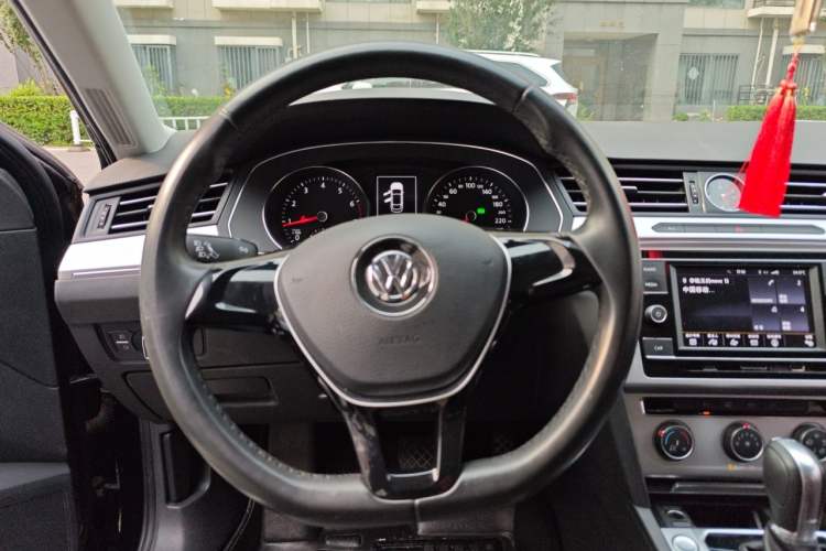 Used Volkswagen Magotan 2017 280TSI DSG Comfort Model Steering Wheel