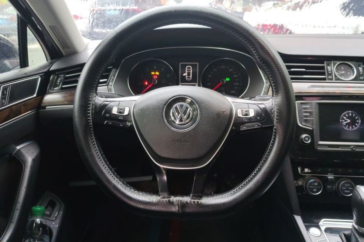 Used Volkswagen Magotan 2017 330TSI DSG Luxury Model Steering Wheel