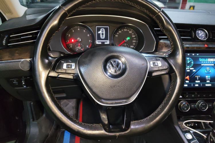 Used Volkswagen Magotan 2017 330TSI DSG Luxury Model Steering Wheel