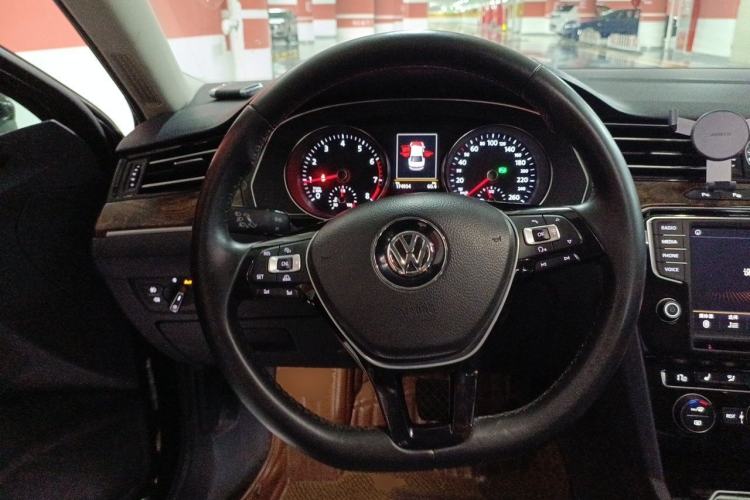 Used Volkswagen Magotan 2017 330TSI DSG Luxury Model Steering Wheel