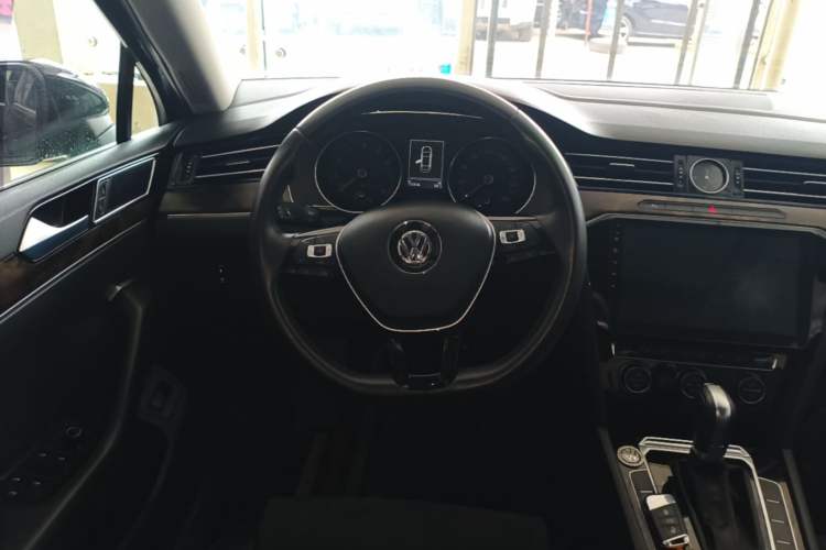 Used Volkswagen Magotan 2017 330TSI DSG Luxury Model Steering Wheel