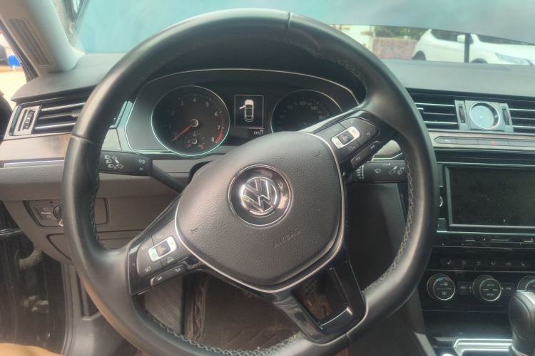 Used Volkswagen Magotan 2017 330TSI DSG Luxury Model Steering Wheel