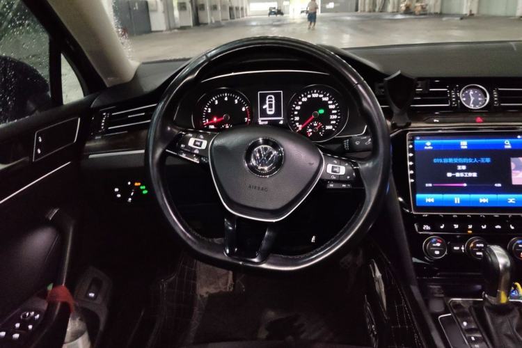 Used Volkswagen Magotan 2017 330TSI DSG Luxury Model Steering Wheel