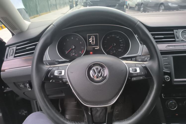 Used Volkswagen Magotan 2017 330TSI DSG Luxury Model Steering Wheel