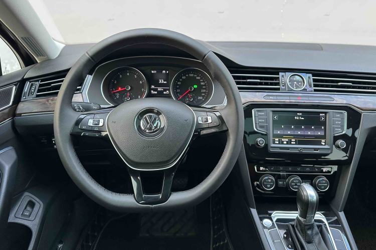Used Volkswagen Magotan 2017 380TSI DSG Luxury Model Steering Wheel