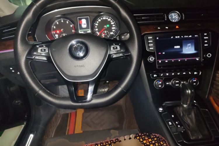Used Volkswagen Magotan 2017 330TSI DSG Luxury Model Steering Wheel