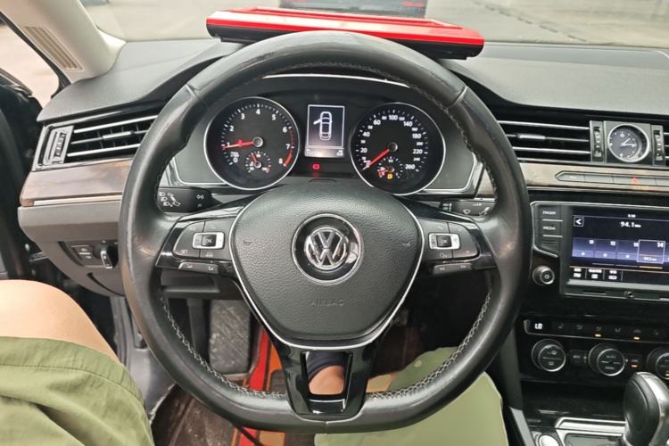 Used Volkswagen Magotan 2017 330TSI DSG Luxury Model Steering Wheel