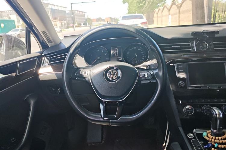 Used Volkswagen Magotan 2017 330TSI DSG Luxury Model Steering Wheel