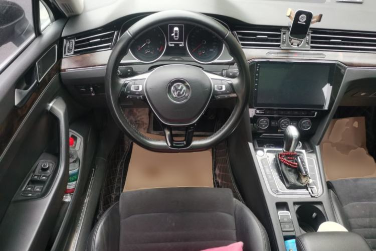 Used Volkswagen Magotan 2017 330TSI DSG Luxury Model Steering Wheel
