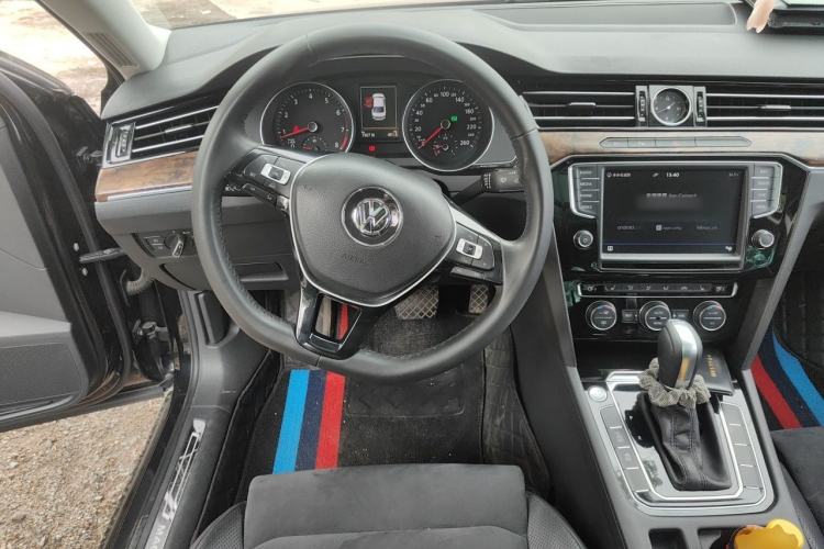 Used Volkswagen Magotan 2017 380TSI DSG Prestige Edition Steering Wheel