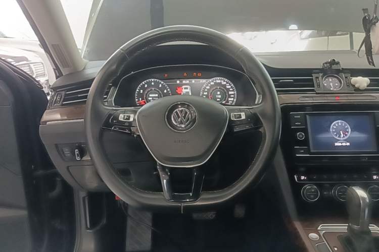 Used Volkswagen Magotan 2017 330TSI DSG Luxury Model Steering Wheel