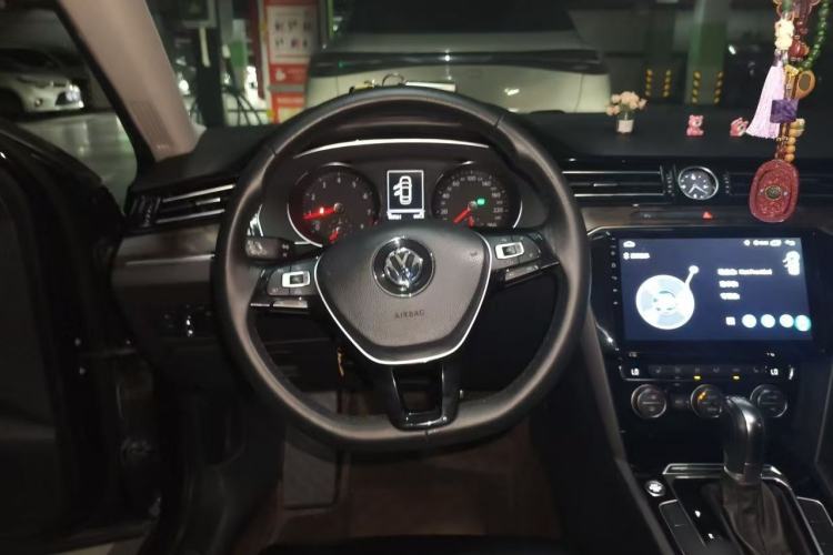 Used Volkswagen Magotan 2017 280TSI DSG Comfort Model Steering Wheel