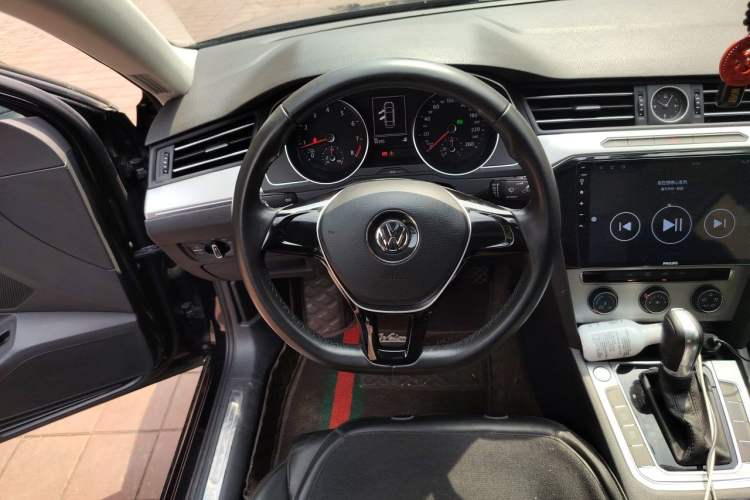 Used Volkswagen Magotan 2017 280TSI DSG Comfort Model Steering Wheel