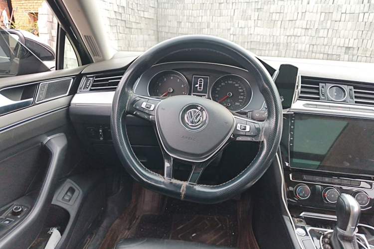 Used Volkswagen Magotan 2017 330TSI DSG Leading Model Steering Wheel