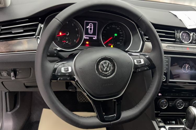 Used Volkswagen Magotan 2017 380TSI DSG Luxury Model Steering Wheel