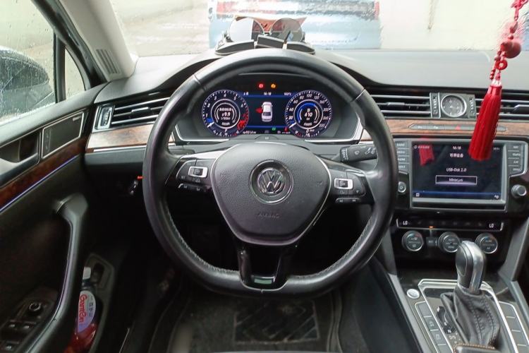 Used Volkswagen Magotan 2017 380TSI DSG Prestige Edition Steering Wheel
