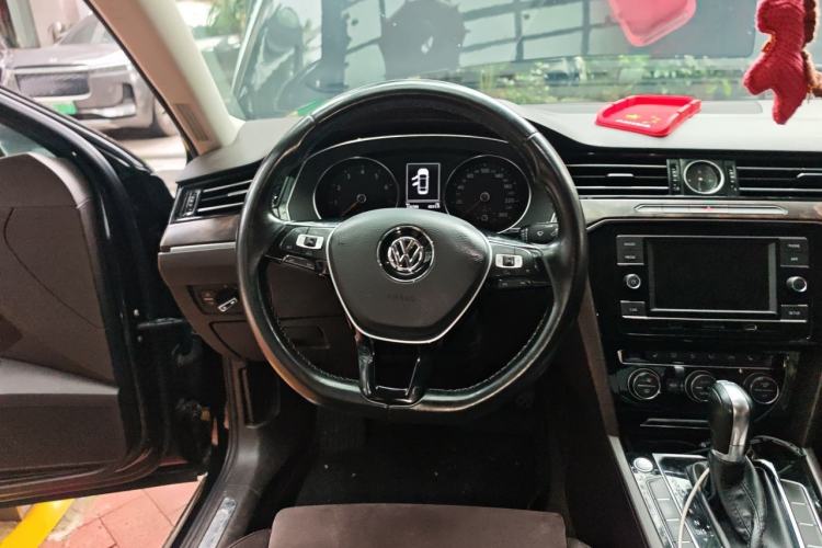 Used Volkswagen Magotan 2017 380TSI DSG Luxury Model Steering Wheel