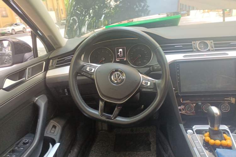 Used Volkswagen Magotan 2017 330TSI DSG Leading Model Steering Wheel