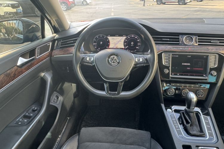 Used Volkswagen Magotan 2017 380TSI DSG Prestige Edition Steering Wheel