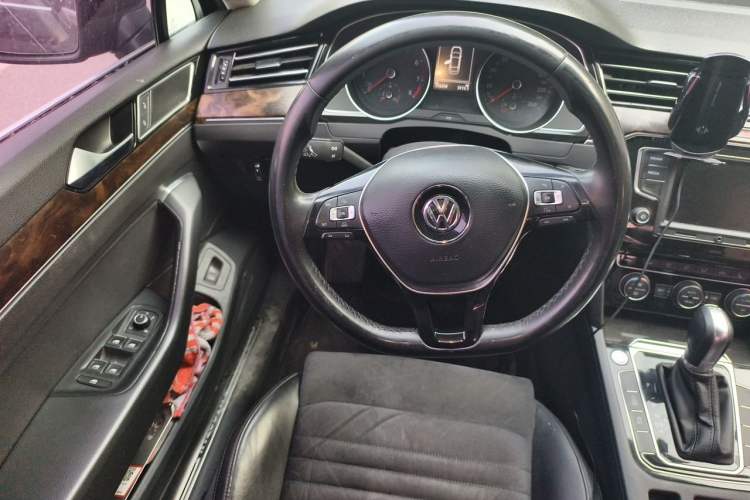 Used Volkswagen Magotan 2017 330TSI DSG Luxury Model Steering Wheel