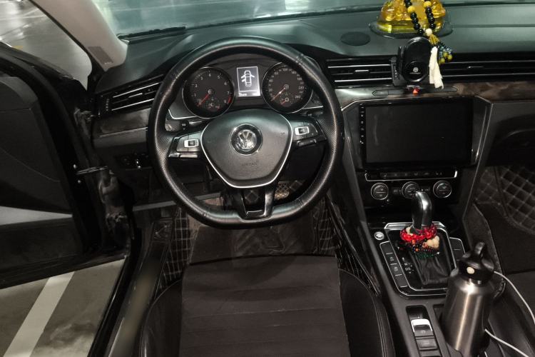 Used Volkswagen Magotan 2017 330TSI DSG Luxury Model Steering Wheel
