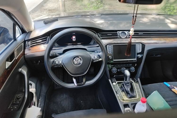 Used Volkswagen Magotan 2017 330TSI DSG Luxury Model Steering Wheel