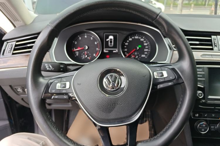 Used Volkswagen Magotan 2017 330TSI DSG Luxury Model Steering Wheel