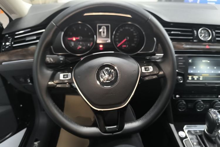 Used Volkswagen Magotan 2017 330TSI DSG Luxury Model Steering Wheel