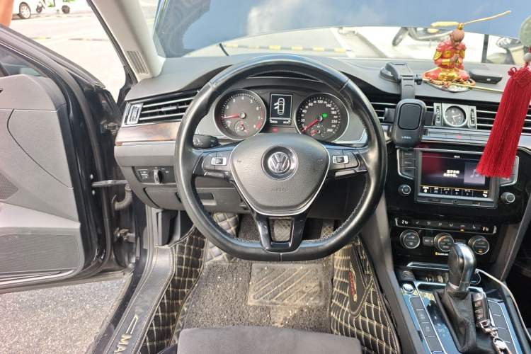 Used Volkswagen Magotan 2017 330TSI DSG Luxury Model Steering Wheel
