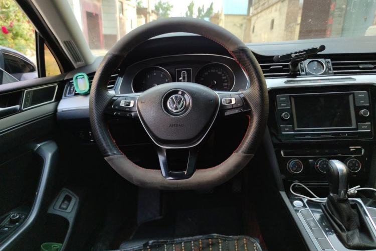 Used Volkswagen Magotan 2017 330TSI DSG Leading Model Steering Wheel