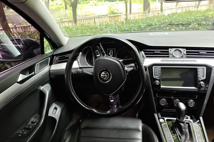 Used Volkswagen Magotan 2017 330TSI DSG Leading Model Steering Wheel