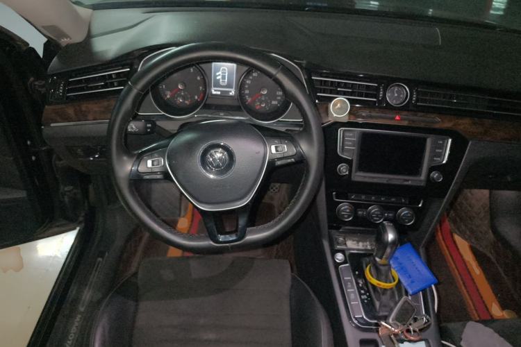 Used Volkswagen Magotan 2017 330TSI DSG Luxury Model Steering Wheel
