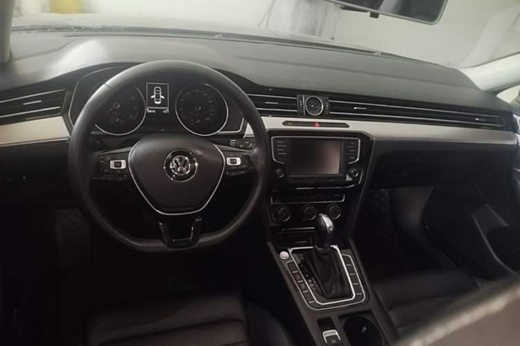 Used Volkswagen Magotan 2017 330TSI DSG Leading Model Steering Wheel