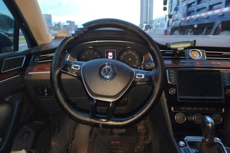 Used Volkswagen Magotan 2017 330TSI DSG Luxury Model Steering Wheel