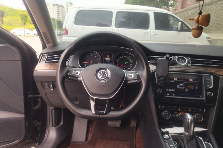 Used Volkswagen Magotan 2017 330TSI DSG Luxury Model Steering Wheel