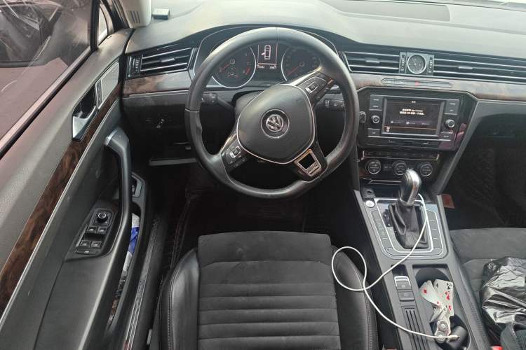 Used Volkswagen Magotan 2017 330TSI DSG Luxury Model Steering Wheel
