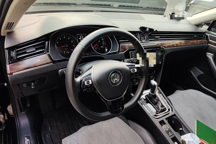 Used Volkswagen Magotan 2017 380TSI DSG Luxury Model Steering Wheel