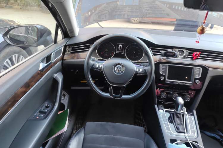 Used Volkswagen Magotan 2017 330TSI DSG Luxury Model Steering Wheel