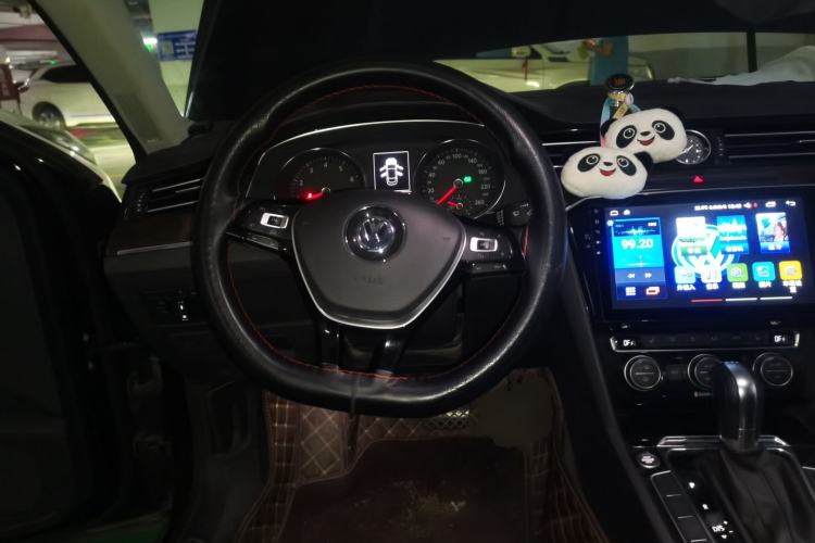 Used Volkswagen Magotan 2017 330TSI DSG Luxury Model Steering Wheel